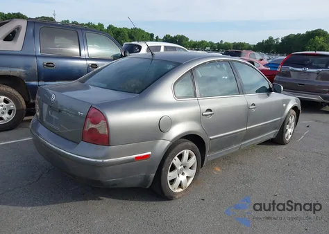 2002 Volkswagen Passat Glx z USA, uszkodzony, nr VIN WVWRH63B02P122142